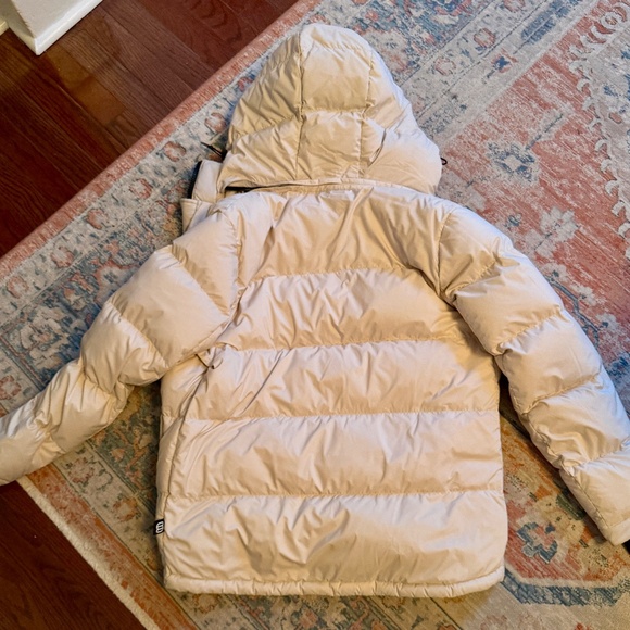 Aritzia- The Super Puff - Original - Matte Pearl - XS - Picture 8 of 8